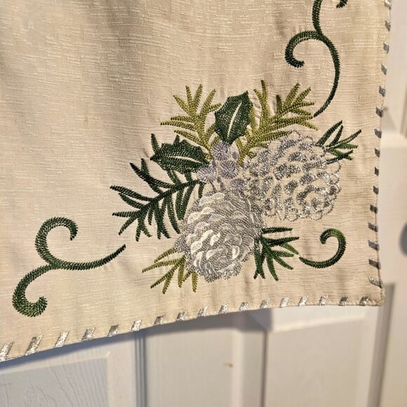 Holiday Christmas table runner with pine cones 88x14 - Picture 4 of 4